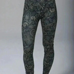 Kiragrace Paisley Print Leggings.  Size Medium